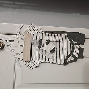 Brand New, 0-3m Reni Rofi 4pc set stripped one-sie, hat, pants, and socks.